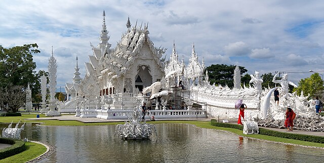 14-dniowa przykładowa trasa po Tajlandii — White Temple (Wat Rong Khun) w Chiang Rai, jedno z pierwszych miejsc na trasie.